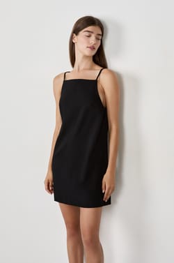 Korte jurk met smalle bandjes;${refinementColor}