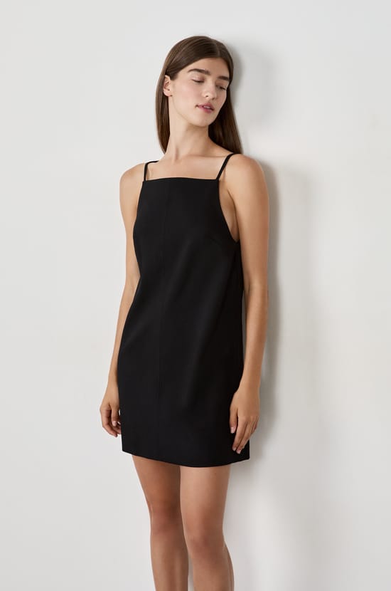 Robe courte à fines bretelles;${refinementColor}