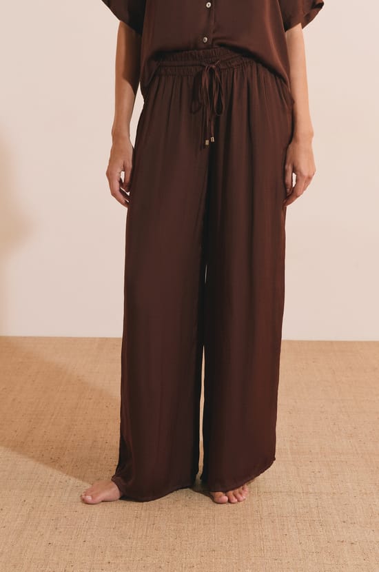Pantalon satin&eacute; coupe large;${refinementColor}