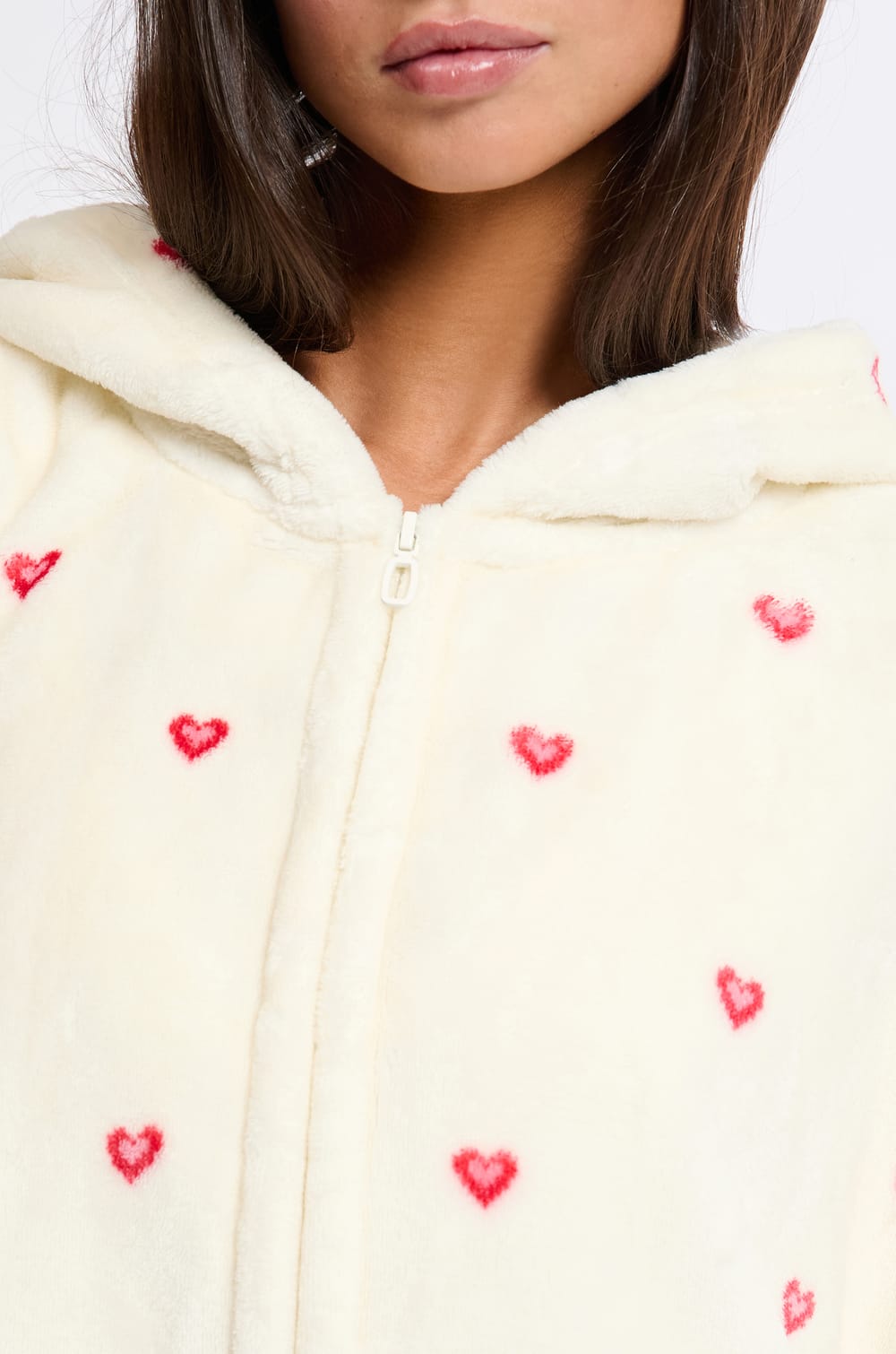 Poncho mit Herzmotiven;${refinementColor}