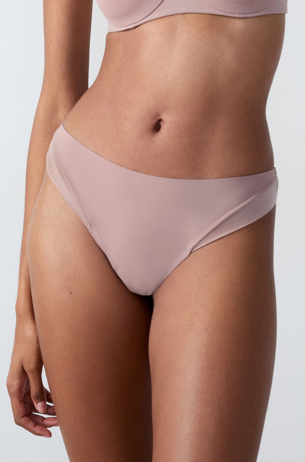 Satin microfibre tanga;${refinementColor}