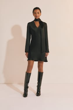 Robe courte satin&eacute;e;${refinementColor}