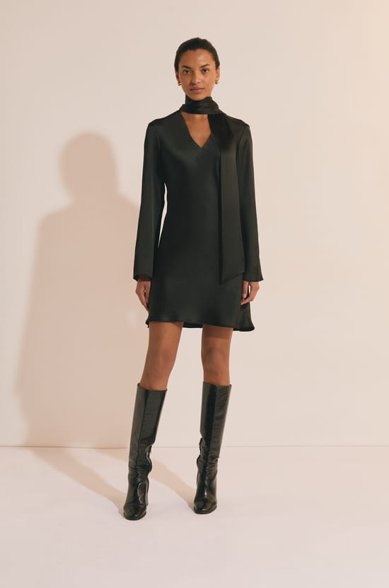 Robe courte satin&eacute;e;${refinementColor}