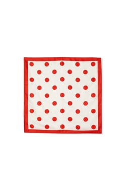 Foulard de seda estampado con estampado de corazones;${refinementColor}