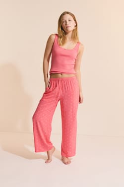 Pantacourt de pyjama &agrave; motifs fleurs;${refinementColor}