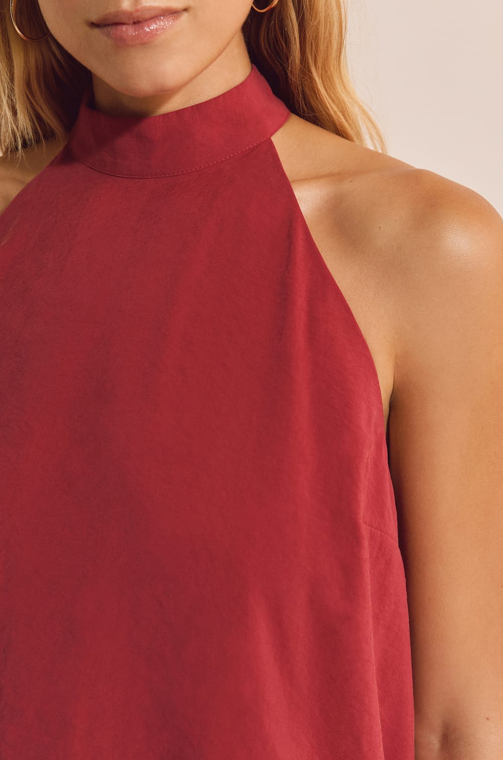 Robe courte sans manches;${refinementColor}