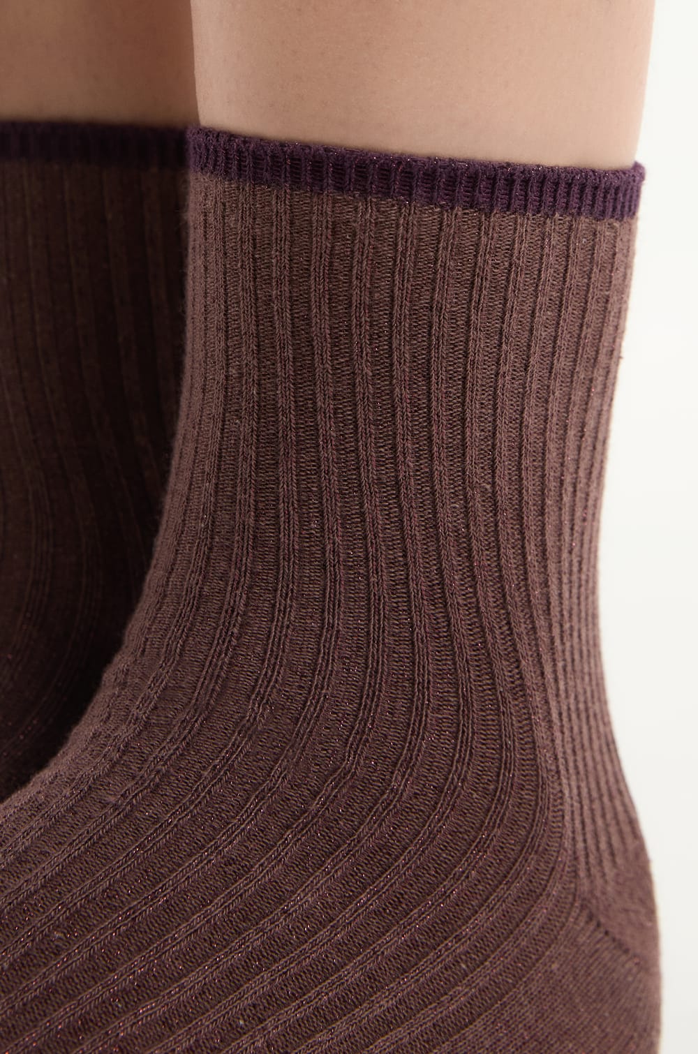 Calcetines de algodón con acabado brillante;${refinementColor}