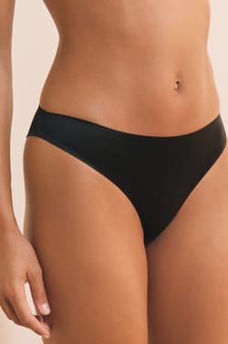 Tanga en microfibre satin&eacute;;${refinementColor}