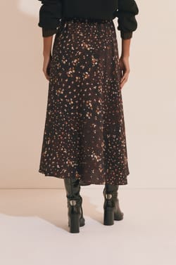 Falda larga con estampado floral;${refinementColor}