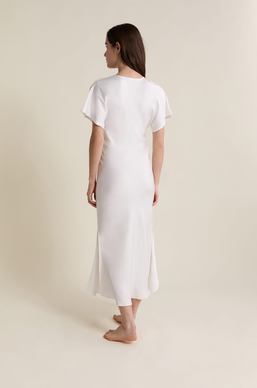 Lange satijnen nachtjapon;${refinementColor}