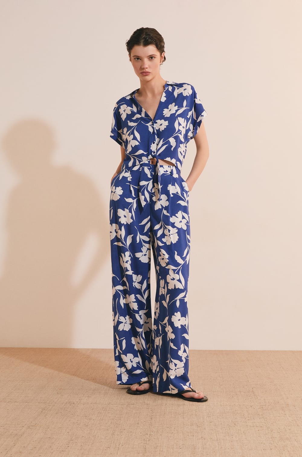 Pantalon &agrave; motifs ;${refinementColor}