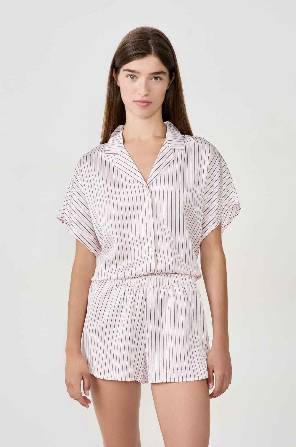 Short de pyjama satiné à rayures;${refinementColor}