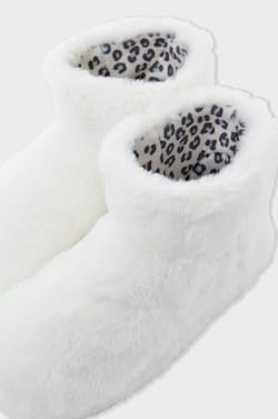 Chaussons bottines en fausse fourrure;${refinementColor}