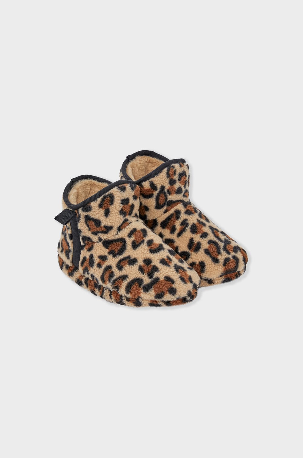 Chaussons bottines en fausse fourrure;${refinementColor}