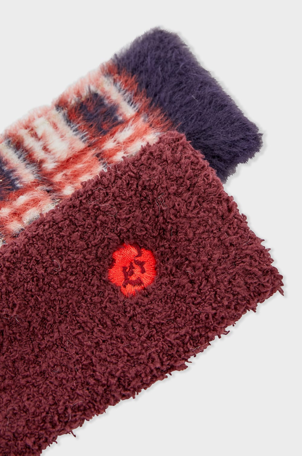 Chaussettes à motifs en fausse fourrure;${refinementColor}