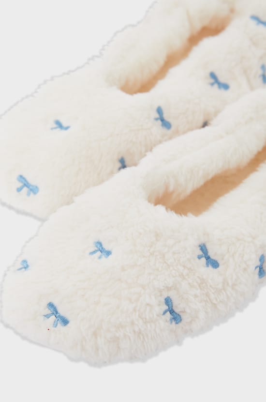 Chaussons à motifs en fausse fourrure;${refinementColor}