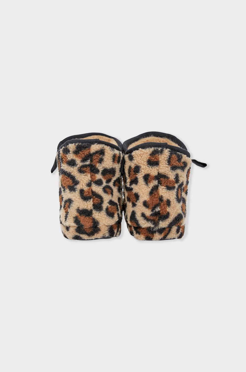 Chaussons bottines en fausse fourrure;${refinementColor}