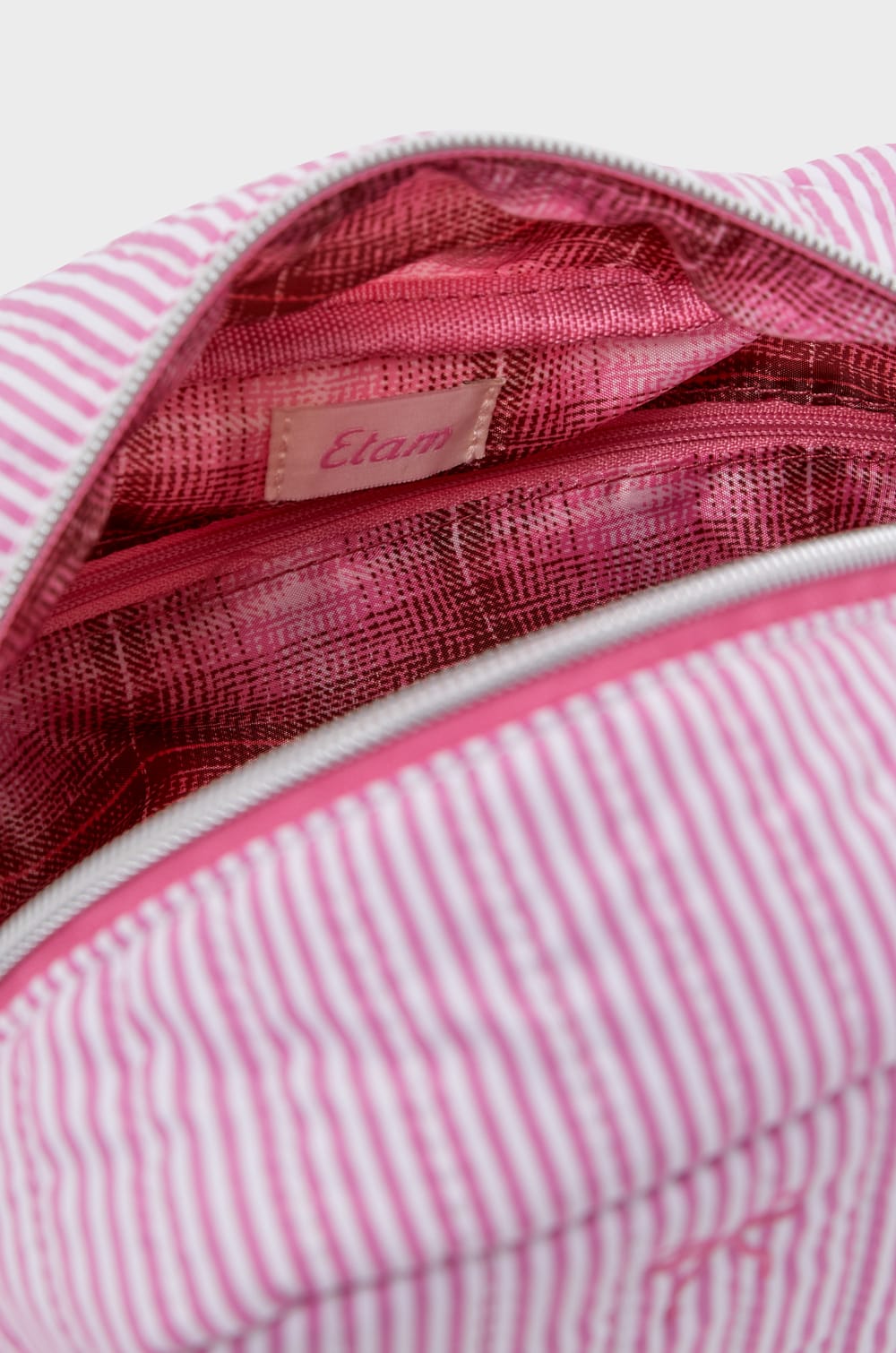 Trousse matelassée à rayures;${refinementColor}