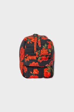 Trousse matelassée;${refinementColor}