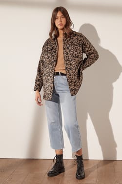 Sobrecamisa con bolsillos, estampado leopardo