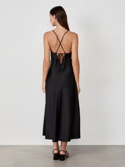 Robes dos nu